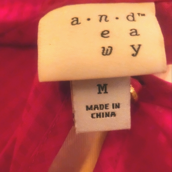 NWOT Pink lightweight Top - Picture 4 of 4